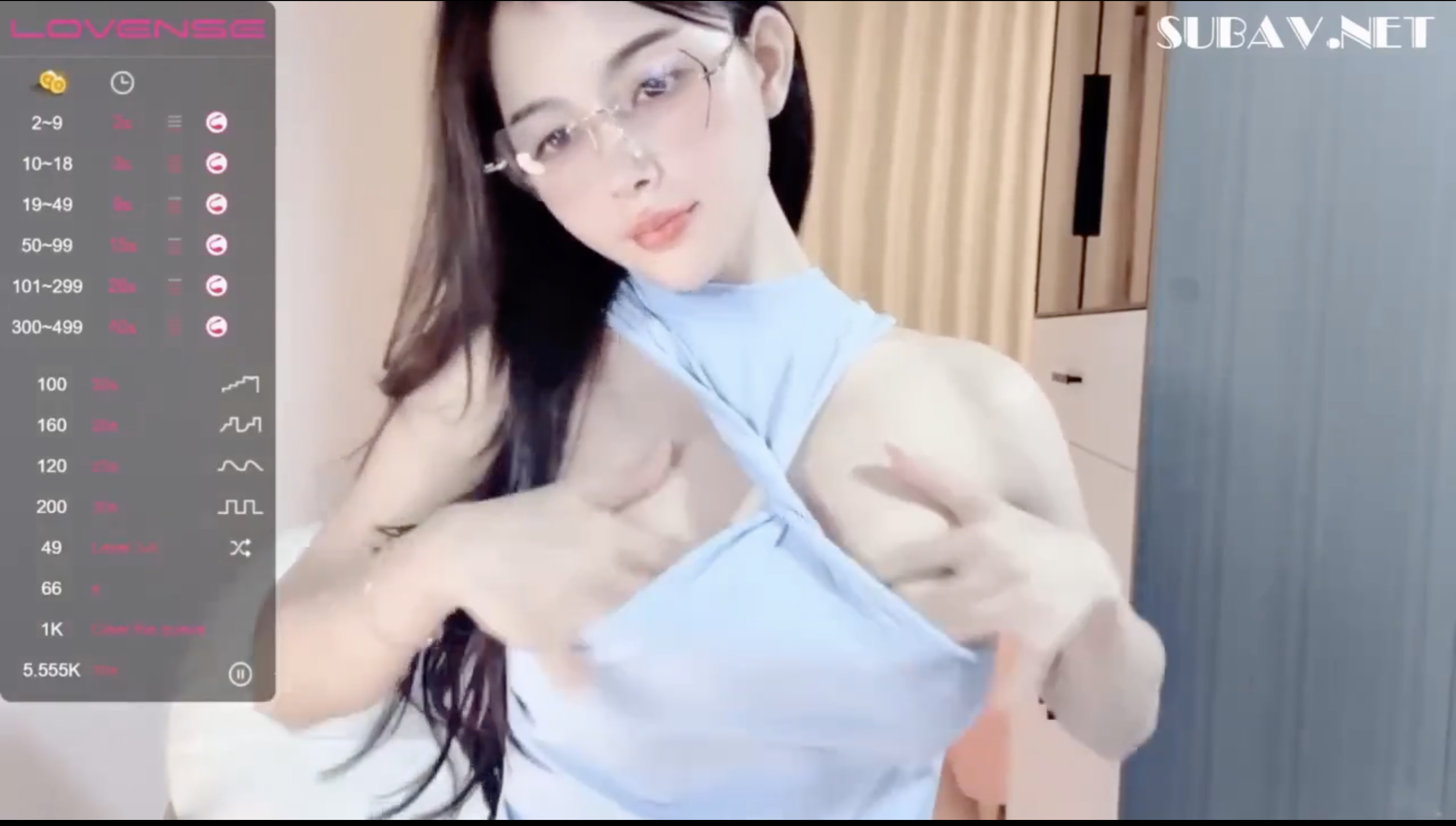 Nữ streamer xinh kute show dáng cực nuột